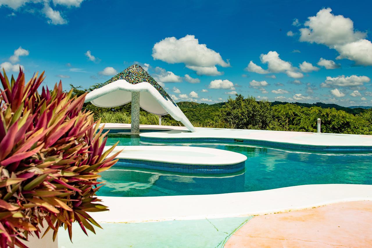 Two Brothers Surf Resort Tola Exterior photo
