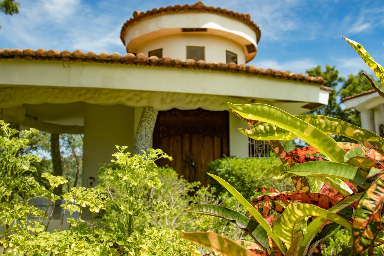 Two Brothers Surf Resort Tola Exterior photo